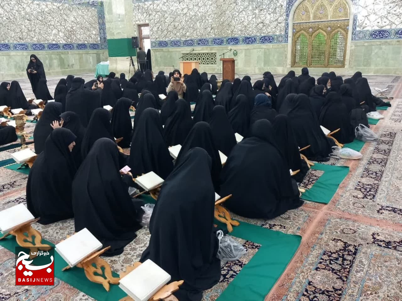 دختران برگزیده مسابقات قرآن، عترت و نماز  ناحیه یک آموزش‌وپرورش قم تجلیل شدند