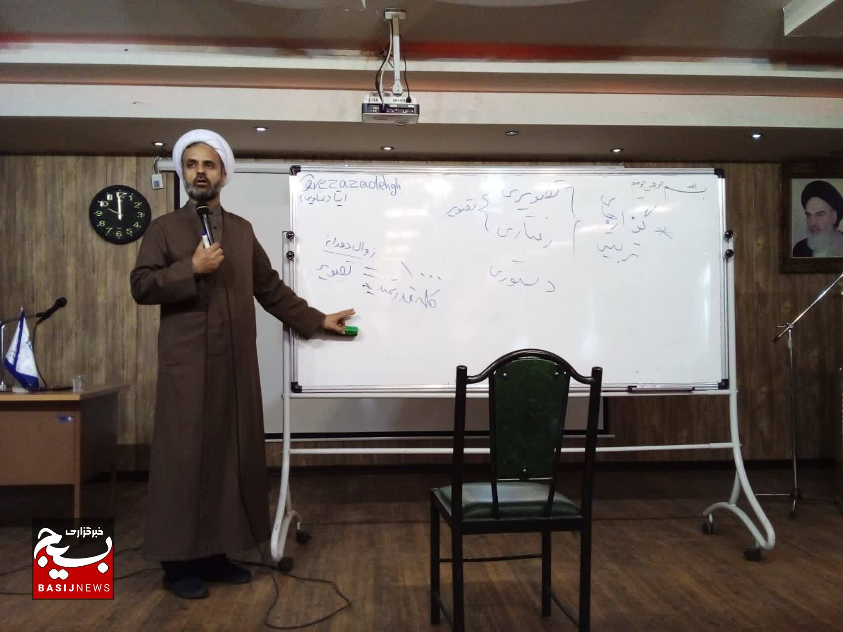 برگزاری سلسله نشست‌های جهاد تبیین با محوریت سواد رسانه در شهرستان قدس
