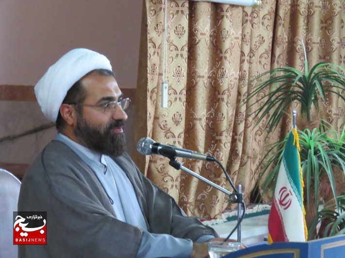 مسئول دفتر نمایندگی ولی فقیه در ناحیه دانشجویی خراسان رضوی معلمان را پرورش‌دهندگان و معماران آینده جامعه خواند