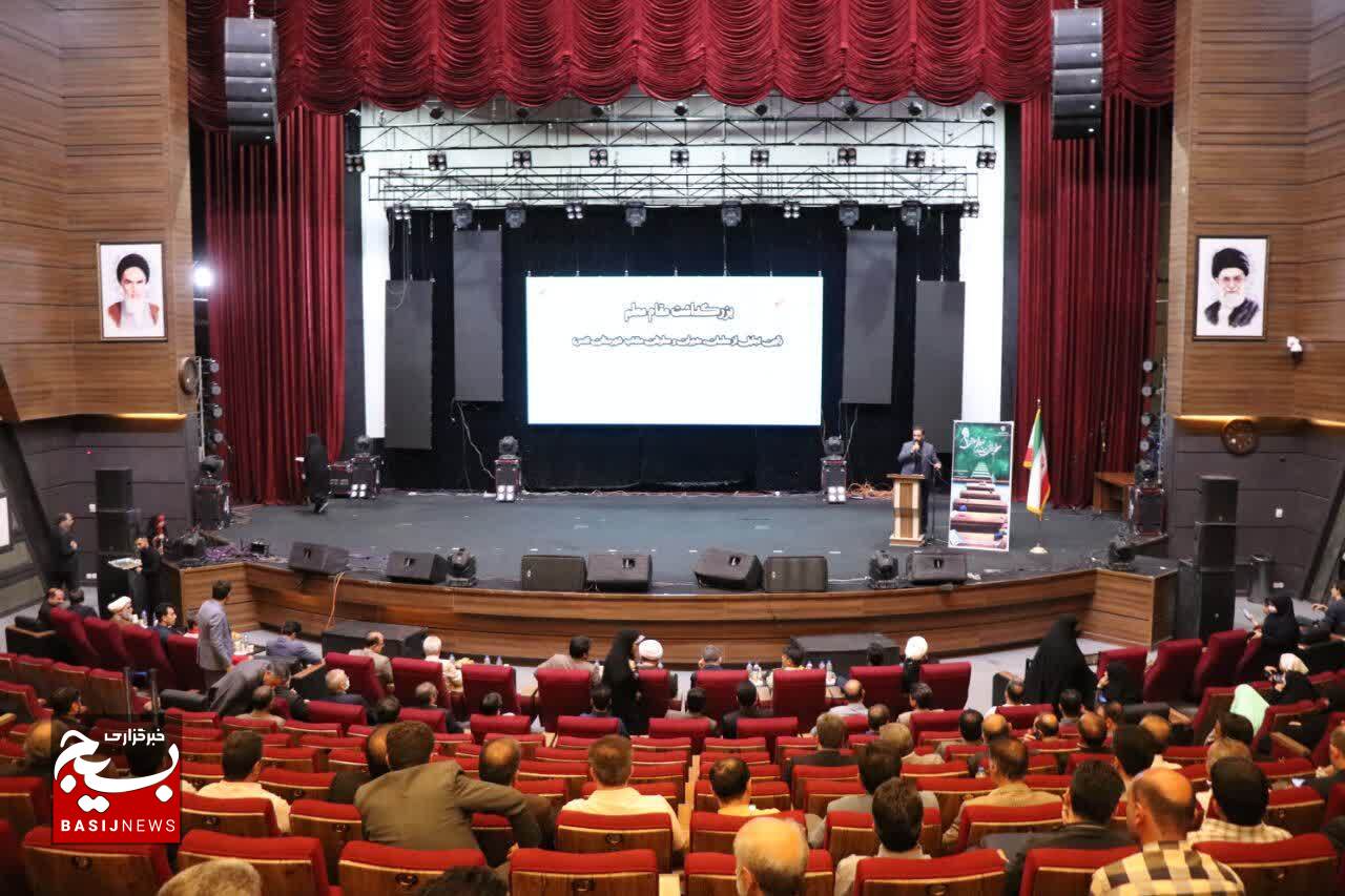 برگزاری آئین تجلیل از معلمین شهرستان قدس برگزاری آئین تجلیل از معلمین شهرستان قدس