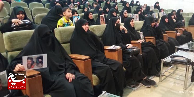 دیدار خانواده شهدای شاخص کشوری با خانواده شهید الداغی/طی مسیر ۶۰۰ کیلومتری برای ابراز همدردی