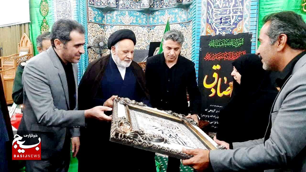 تجلیل از خانواده اولین شهید کتابدار استان خراسان رضوی