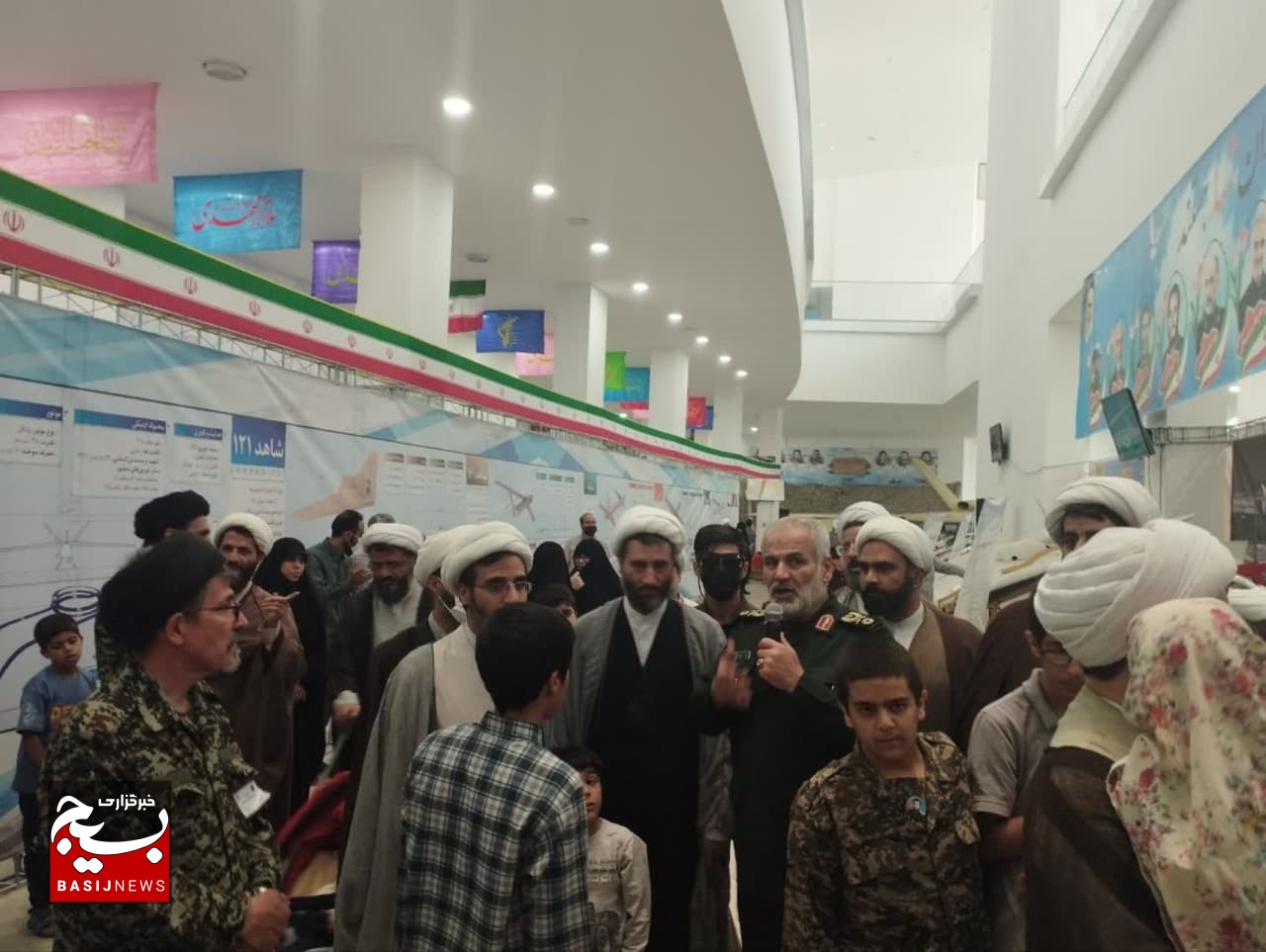 بازدید طلاب و اساتید حوزه علمیه قم از نمایشگاه«آسمان اقتدار»