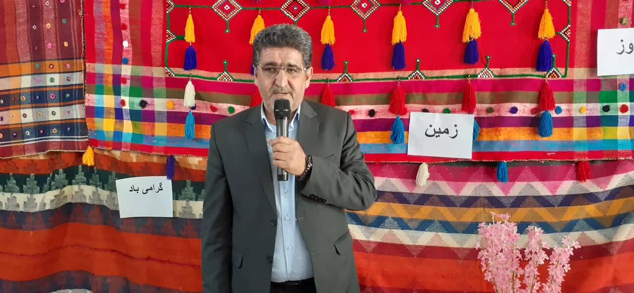 اجرای برنامه های متنوع به مناسبت زمین پاک در مدرسه 17شهریور یاسوج