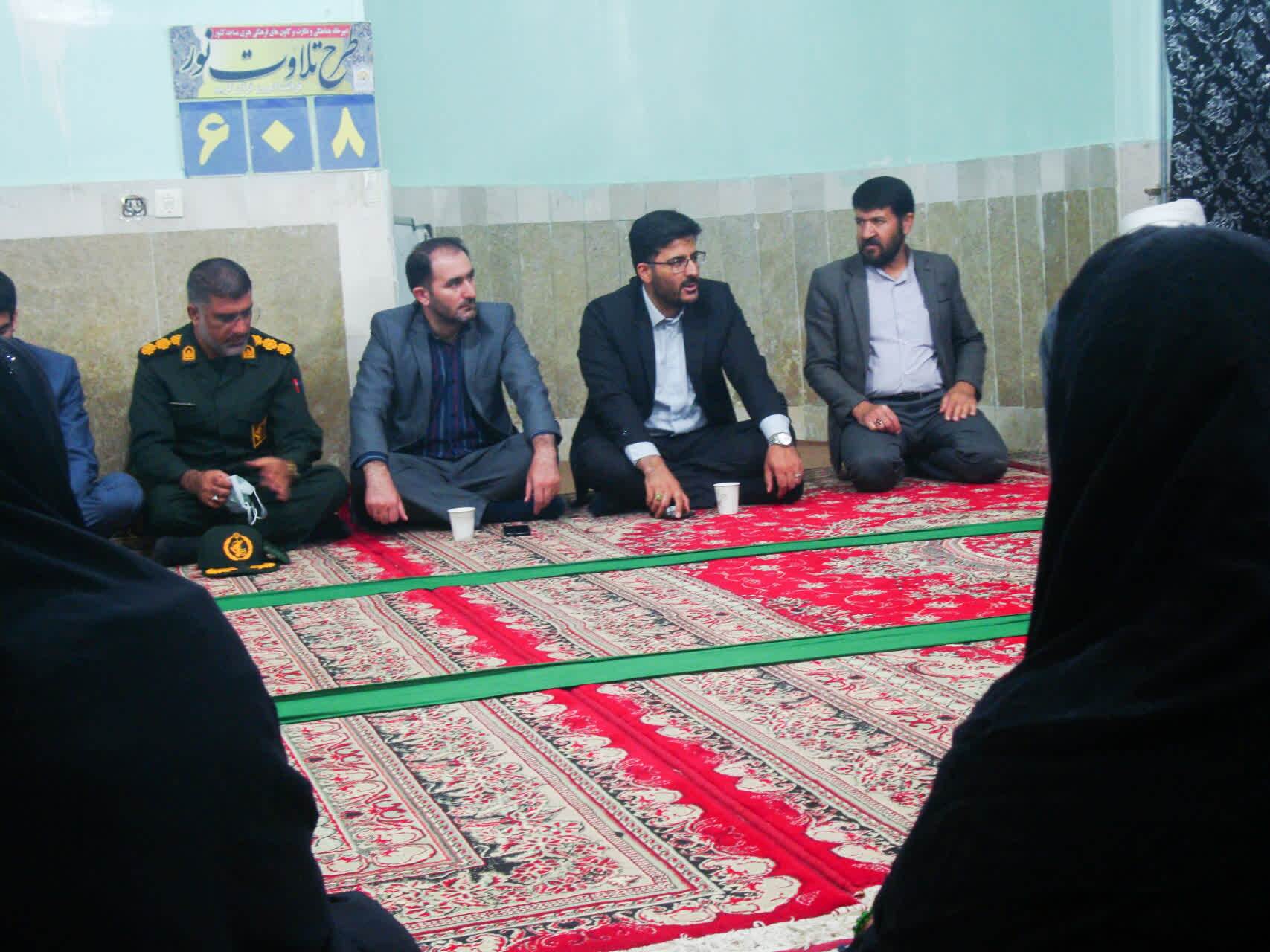 میز خدمت حقوقدانان بسیجی به روستای سرآبتاوه یاسوج رسید