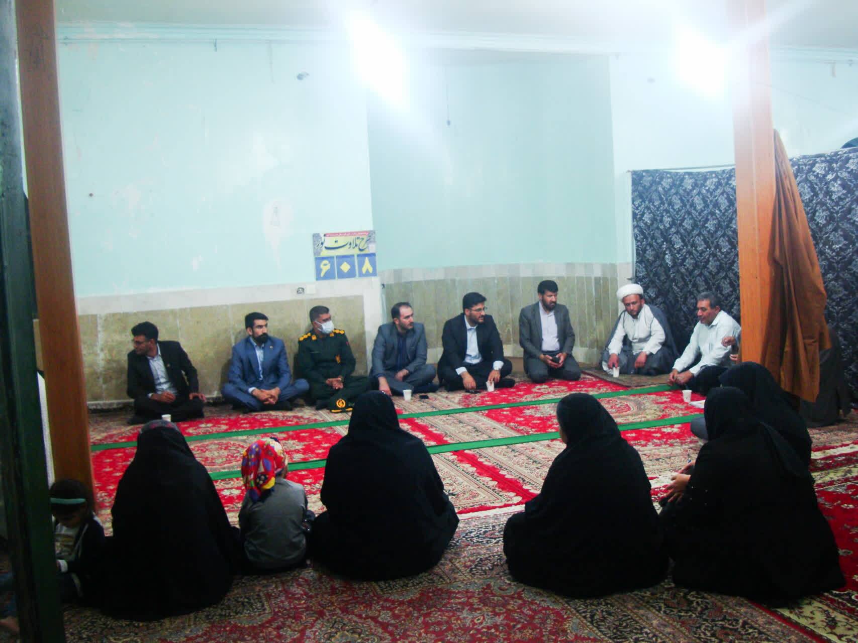 میز خدمت حقوقدانان بسیجی به روستای سرآبتاوه یاسوج رسید