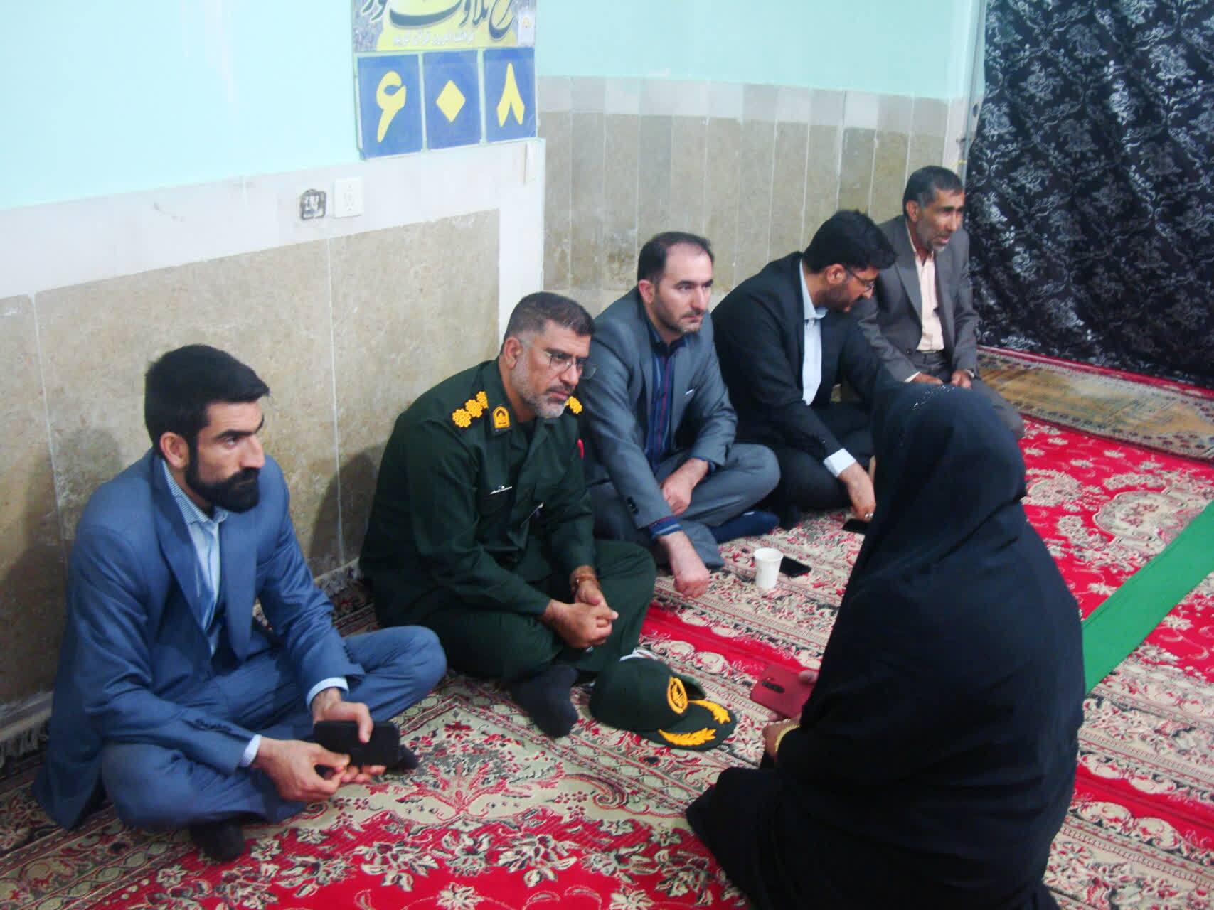 میز خدمت حقوقدانان بسیجی به روستای سرآبتاوه یاسوج رسید