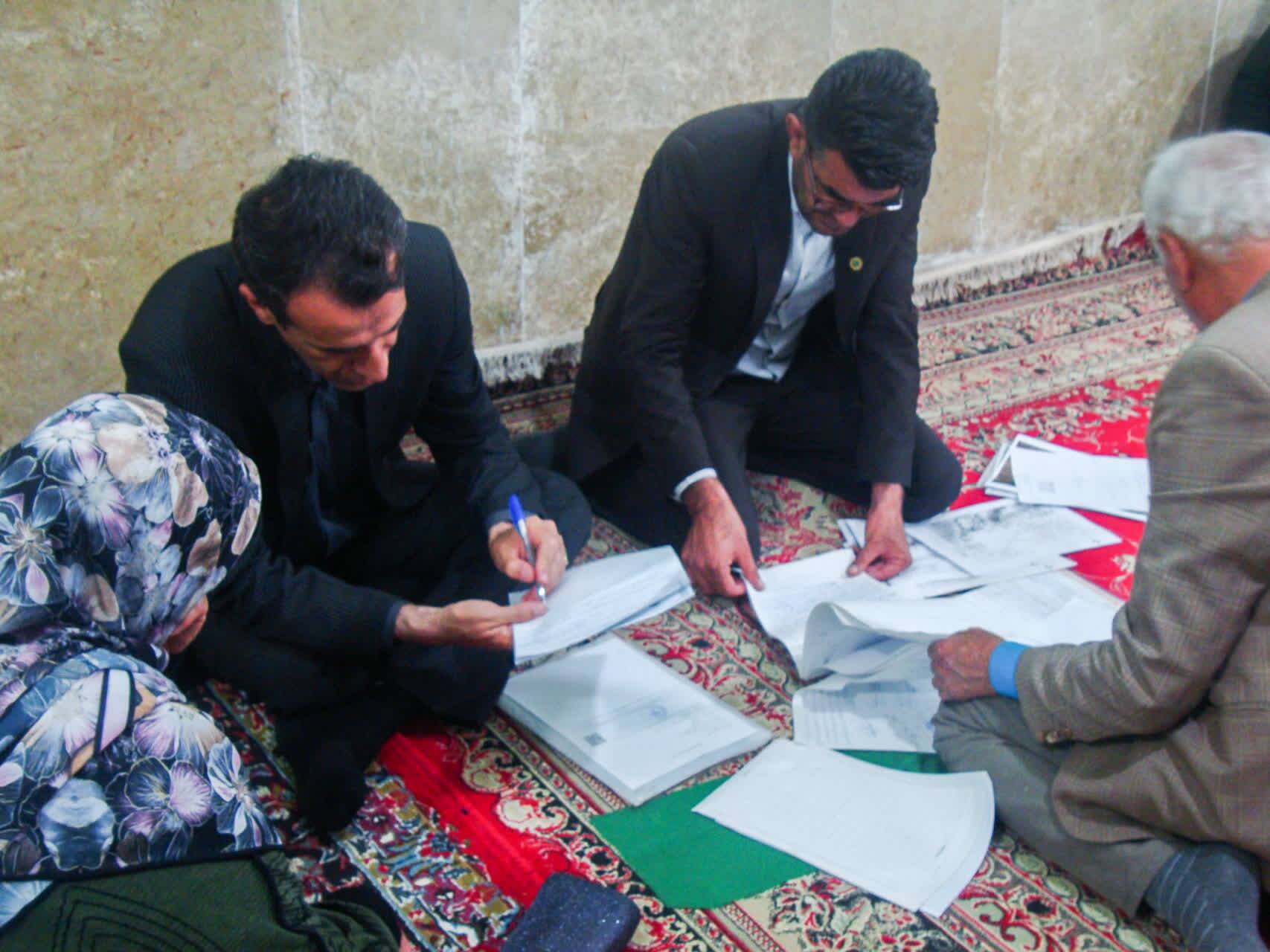 میز خدمت حقوقدانان بسیجی به روستای سرآبتاوه یاسوج رسید