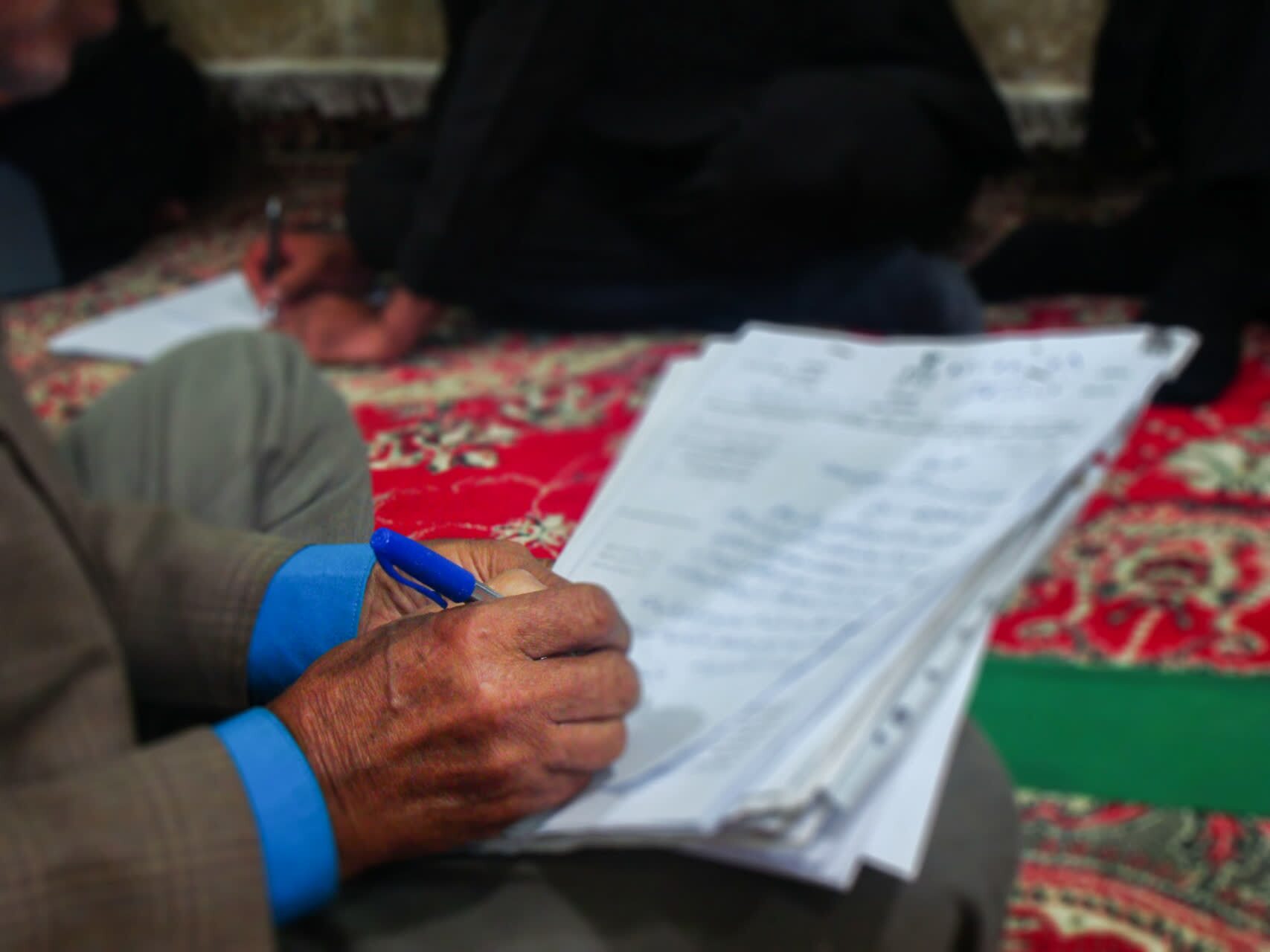 میز خدمت حقوقدانان بسیجی به روستای سرآبتاوه یاسوج رسید
