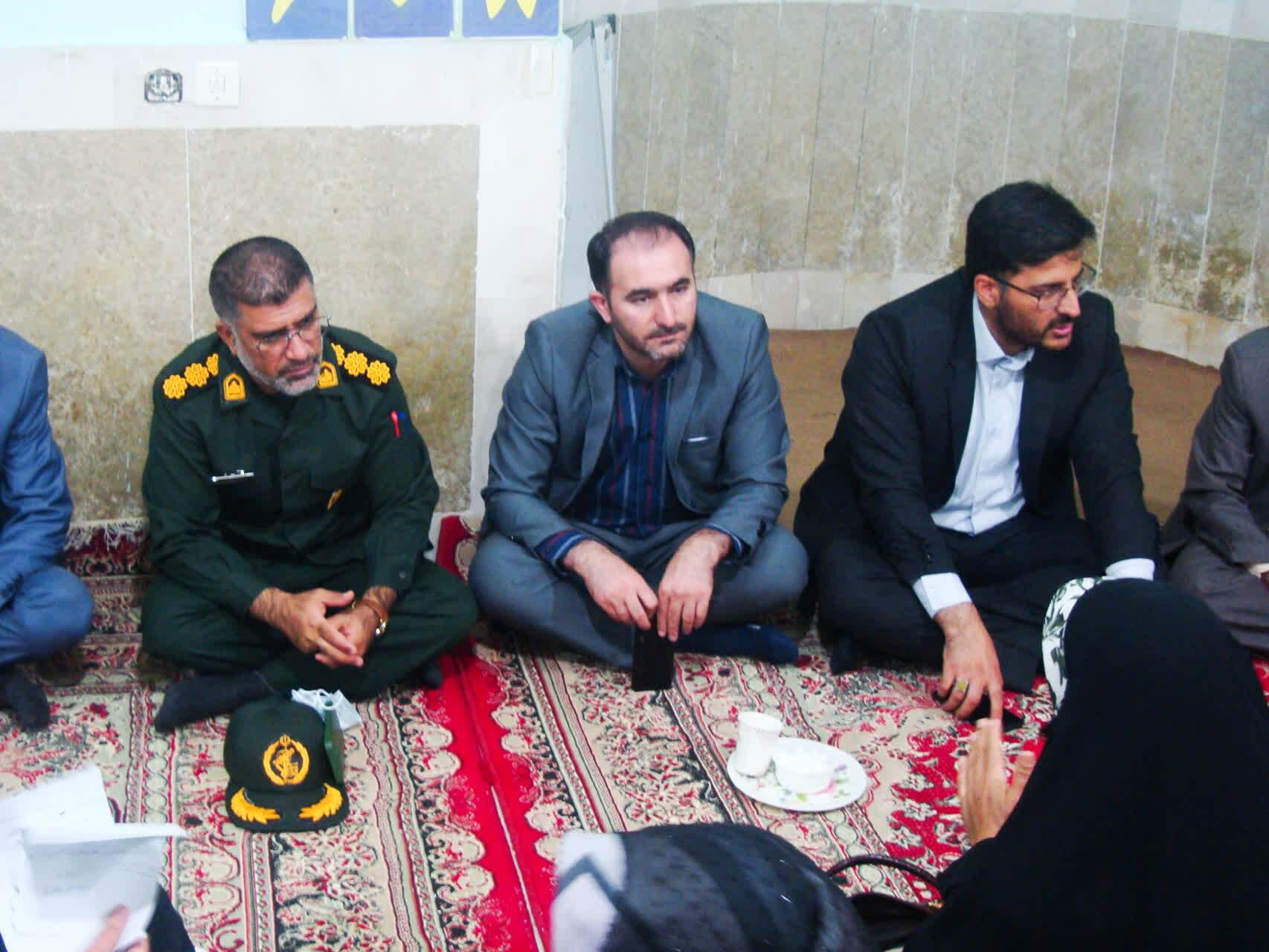 میز خدمت حقوقدانان بسیجی به روستای سرآبتاوه یاسوج رسید