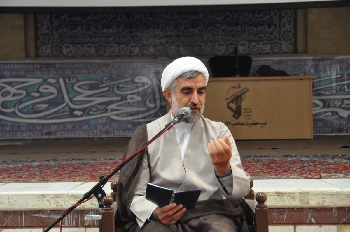  امام خمینی را هرکس به اندازه وسعت فکری و استعداد خودش شناخت
