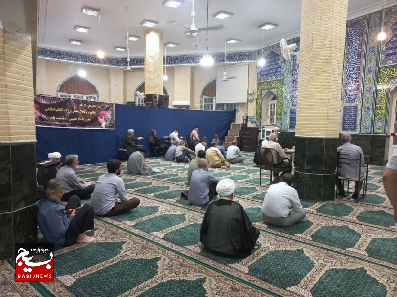 برگزاری نشست بصیرتی در پایگاه بسیج قمر بنیهاشم«ع» به مناسبت سالگرد رحلت امام«ره» برگزاری نشست بصیرتی در پایگاه بسیج قمر بنیهاشم«ع» به مناسبت سالگرد رحلت امام«ره»
