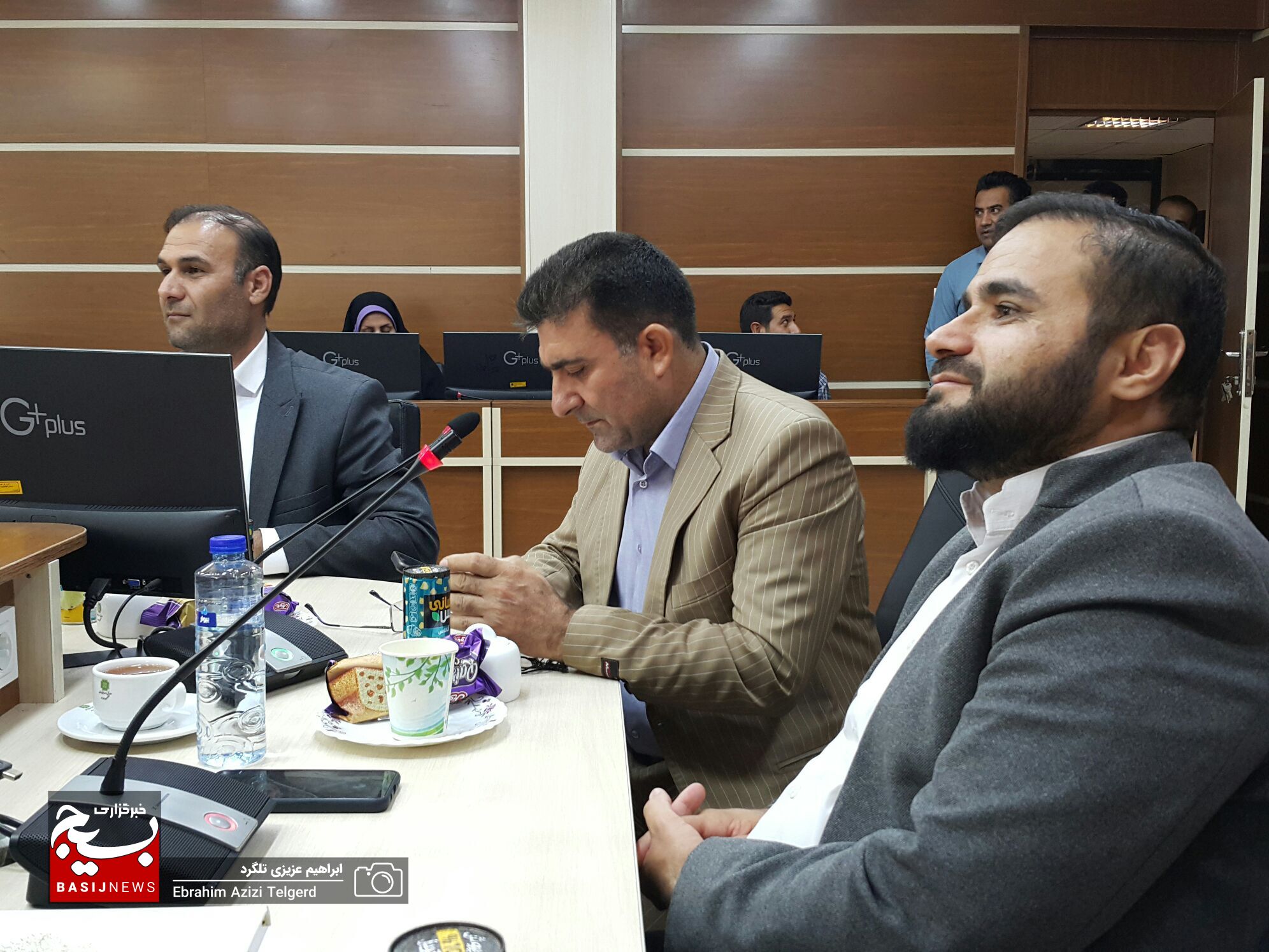 تجلیل از کارکنان ایثارگر و فرزندان شاهد امور مالیاتی کهگیلویه و بویراحمد