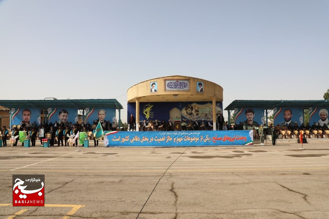 صبحگاه مشترک نیروهای نظامی و انتظامی قم با شعار«ما متحدیم»