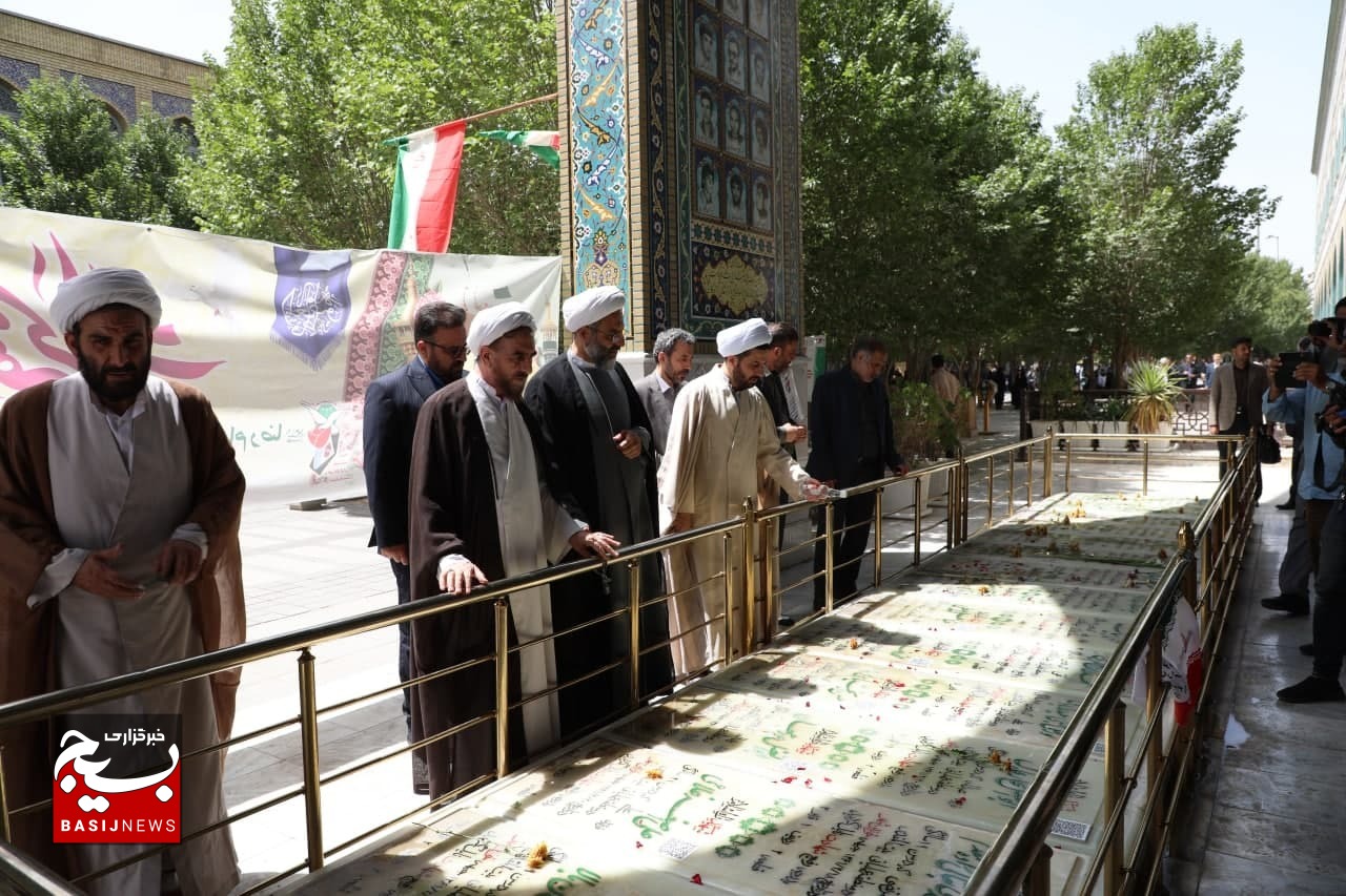 غبارروبی شهدای حماسه آزادی خرمشهر در قم