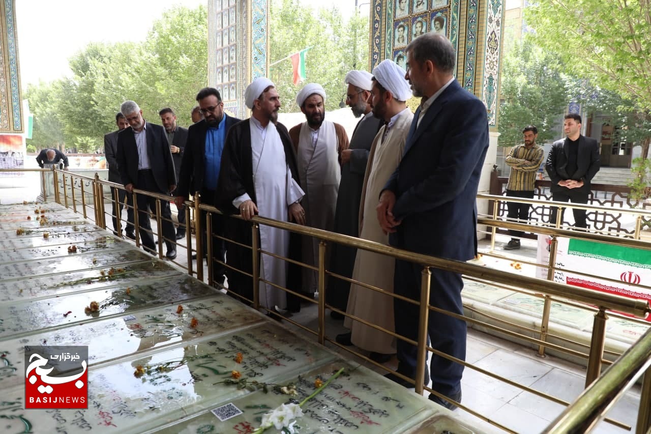 غبارروبی شهدای حماسه آزادی خرمشهر در قم