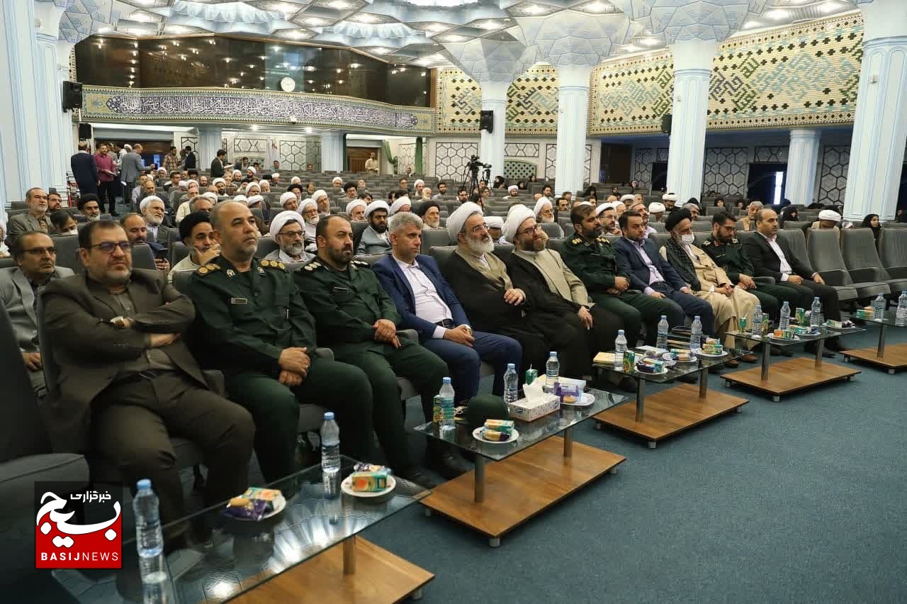 همایش بسیج اساتید همزمان با سراسر کشور در قم برگزار شد همایش بسیج اساتید همزمان با سراسر کشور در قم برگزار شد