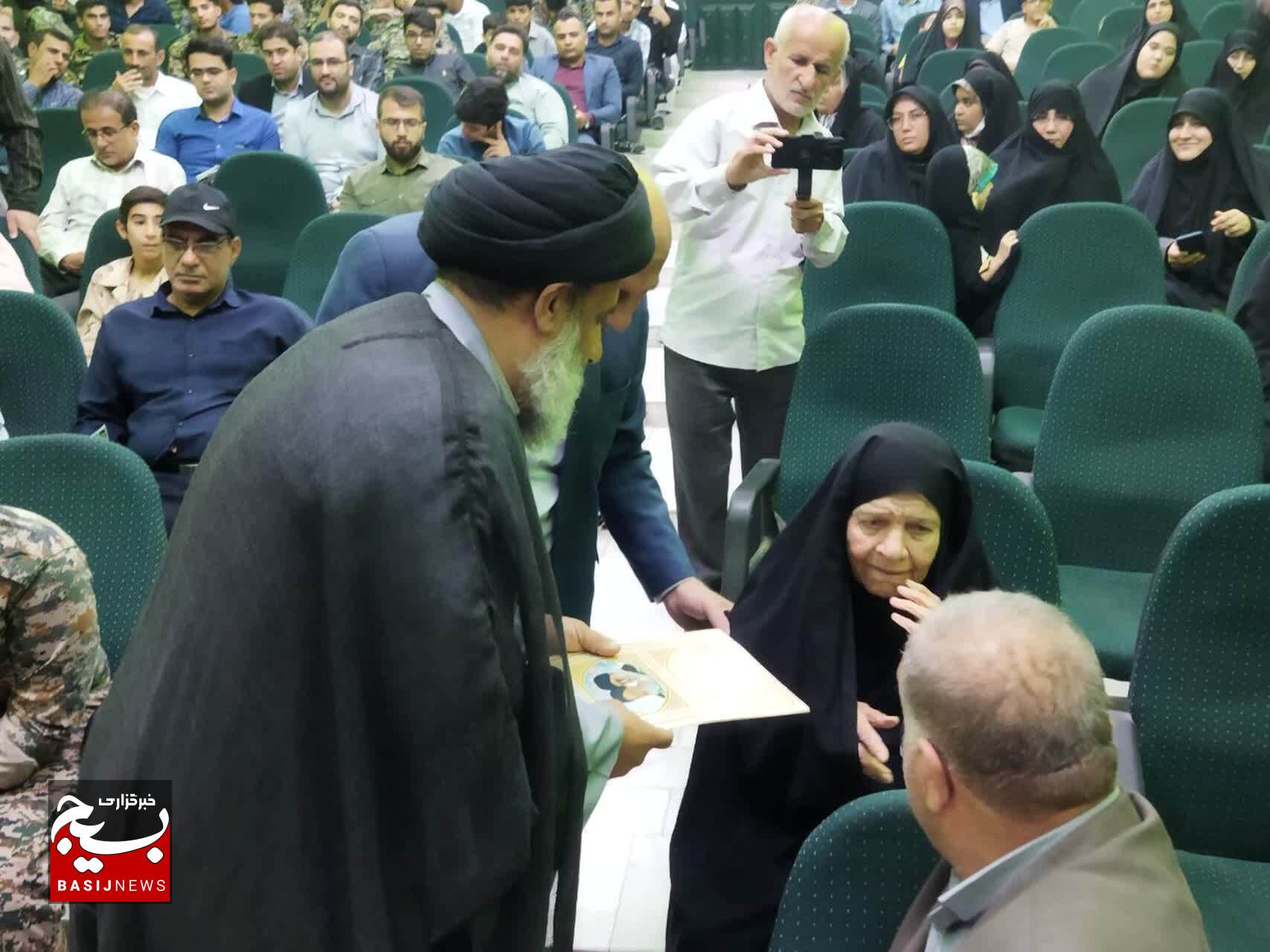 دشمن با سناریوی کشف حجاب، اسلامیت انقلاب ما را هدف قرار داده است دشمن با سناریوی کشف حجاب، اسلامیت انقلاب ما را هدف قرار داده است