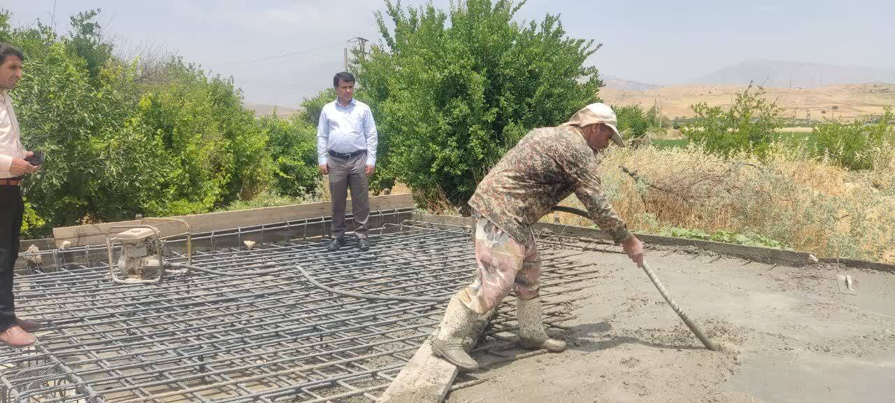 احداث کانال و پل ارتباطی گلزار شهدای روستای راک توسط بسیج عمران سپاه فتح/ جاده بین مزارع لگین هم آماده آسفالت شد