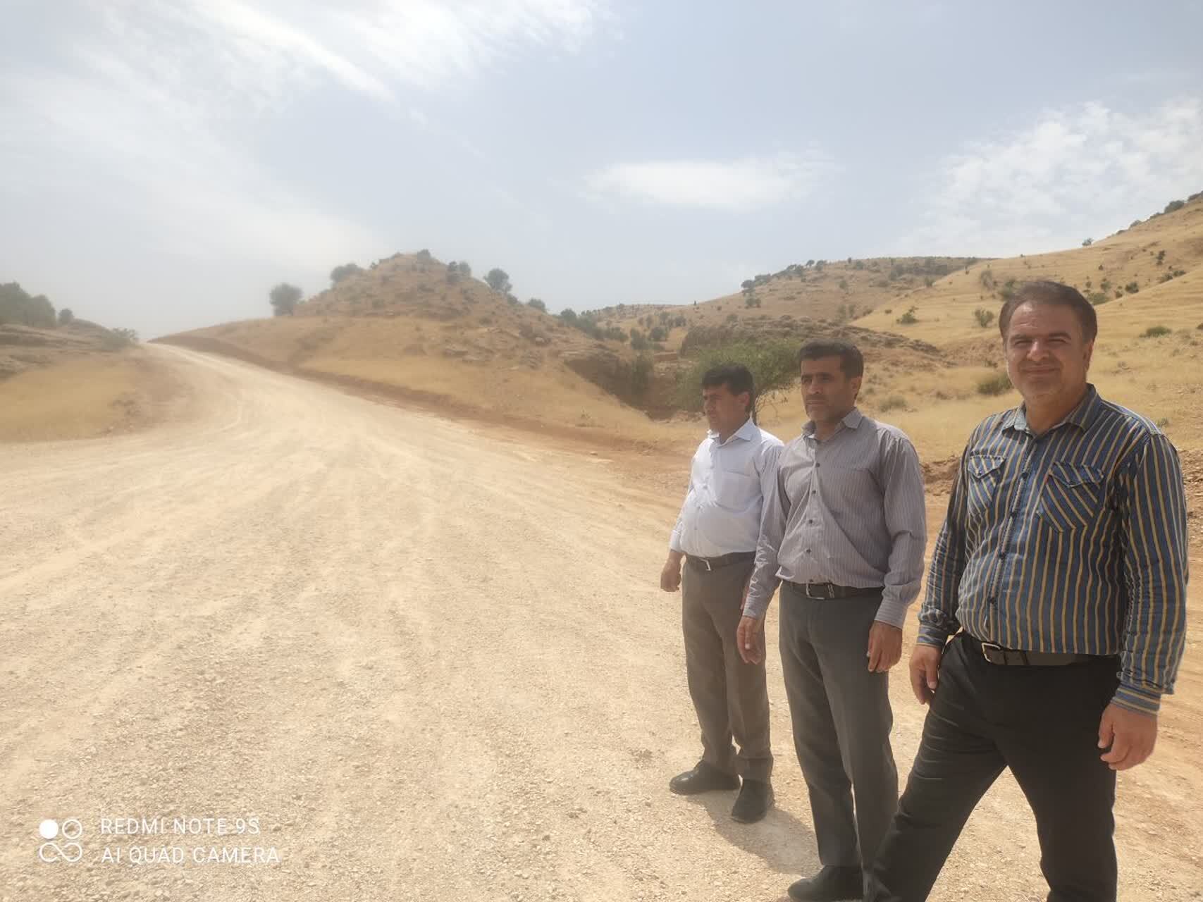 احداث کانال و پل ارتباطی گلزار شهدای روستای راک توسط بسیج عمران سپاه فتح/ جاده بین مزارع لگین هم آماده آسفالت شد