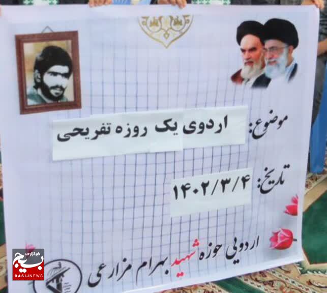 برگزاری سفر دریایی بسیجیان هندیجان با حضور فرمانده کل نیروی دریایی سپاه در خلیج فارس برگزاری سفر دریایی بسیجیان هندیجان با حضور فرمانده کل نیروی دریایی سپاه در خلیج فارس