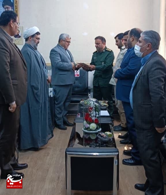 در آستانه دهه کرامت تجلیل از مدیریت و‌معاونین اداره آموزش و‌پروش ناحیه ۲ اهواز