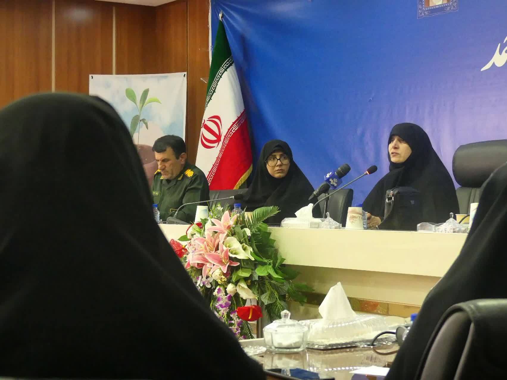 تربیت نسل تراز انقلاب اسلامی از رسالت های زنان است تربیت نسل تراز انقلاب اسلامی از رسالت های زنان است