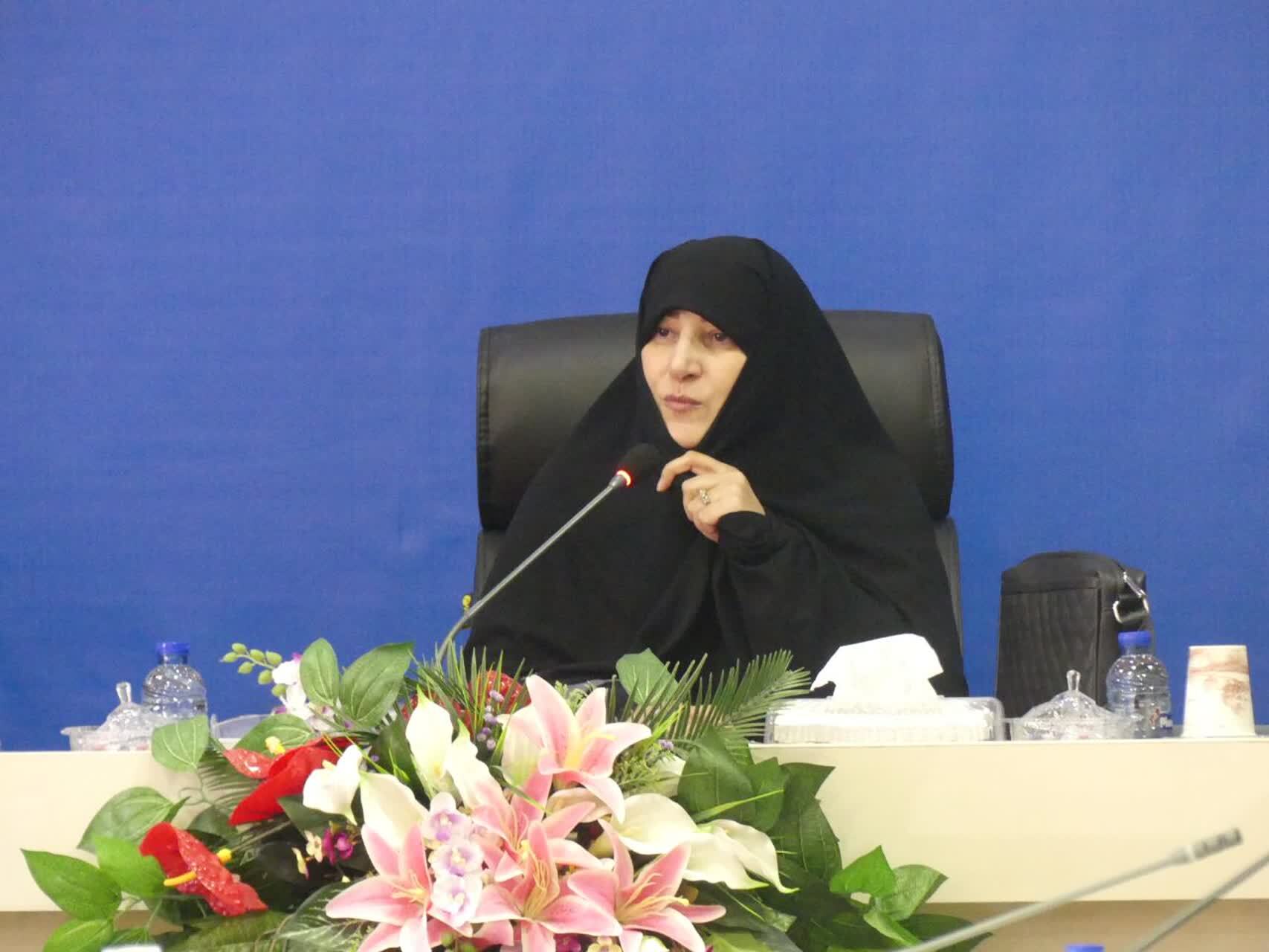 تربیت نسل تراز انقلاب اسلامی از رسالت های زنان است تربیت نسل تراز انقلاب اسلامی از رسالت های زنان است