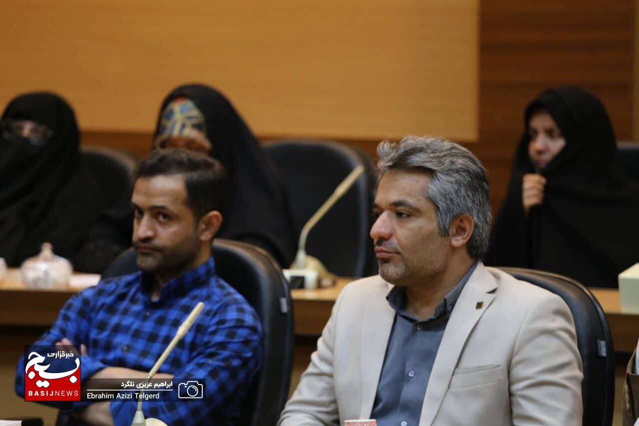 تجلیل از نفرات برتر حوزه فرهنگ و هنر در یاسوج