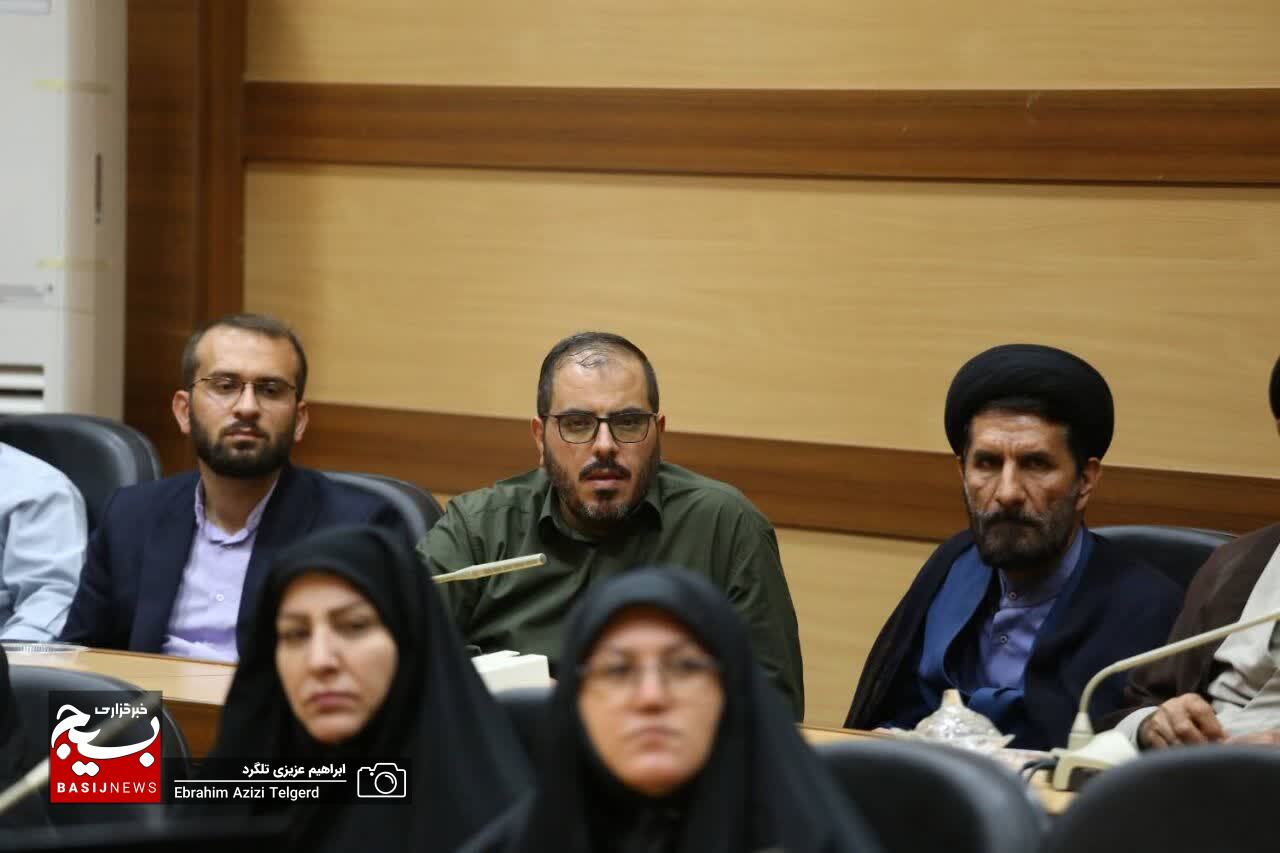 تجلیل از نفرات برتر حوزه فرهنگ و هنر در یاسوج