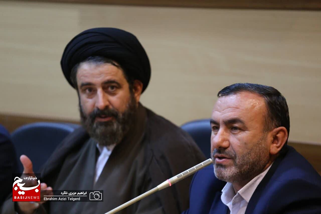تجلیل از نفرات برتر حوزه فرهنگ و هنر در یاسوج