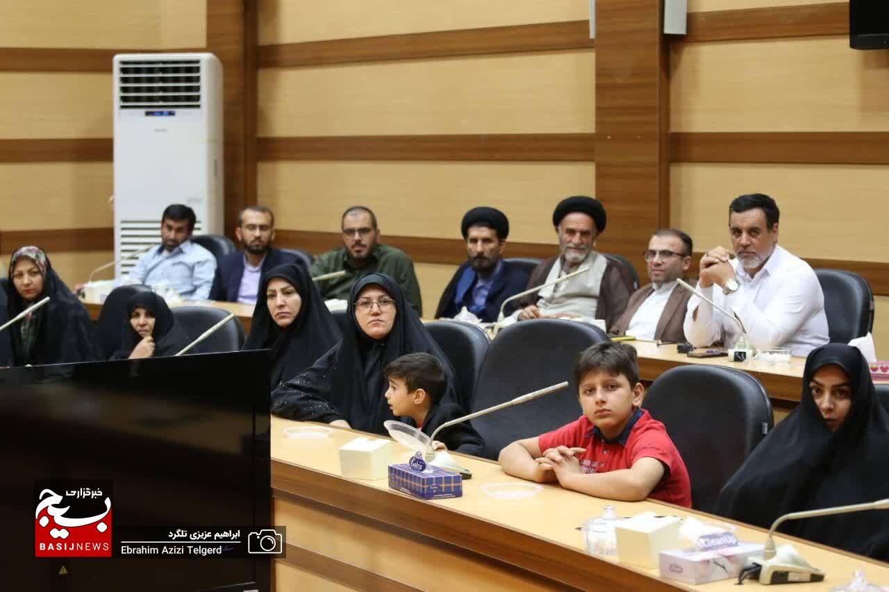 تجلیل از نفرات برتر حوزه فرهنگ و هنر در یاسوج