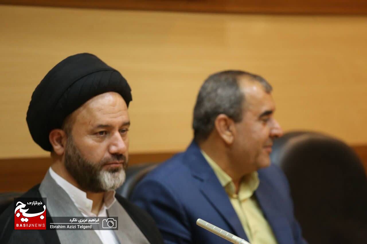 تجلیل از نفرات برتر حوزه فرهنگ و هنر در یاسوج