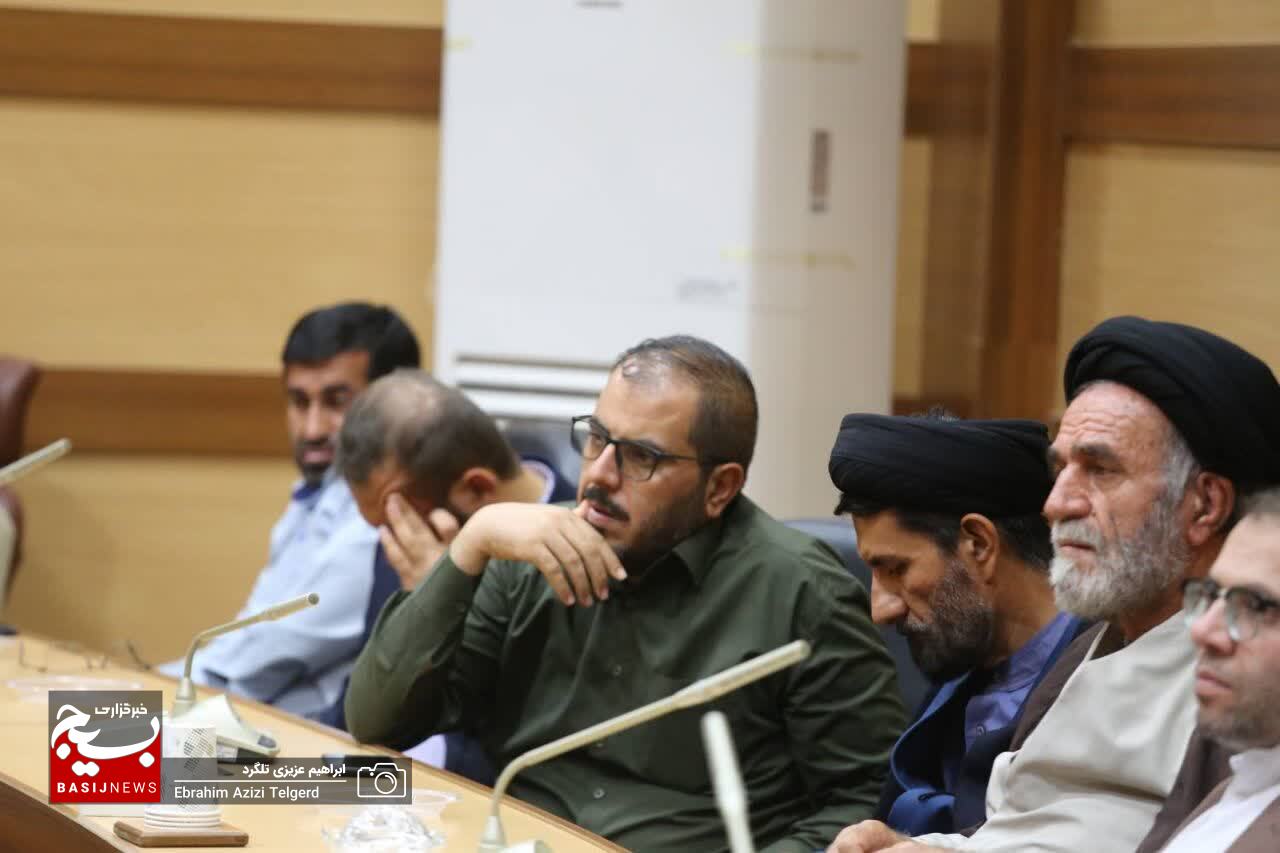 تجلیل از نفرات برتر حوزه فرهنگ و هنر در یاسوج