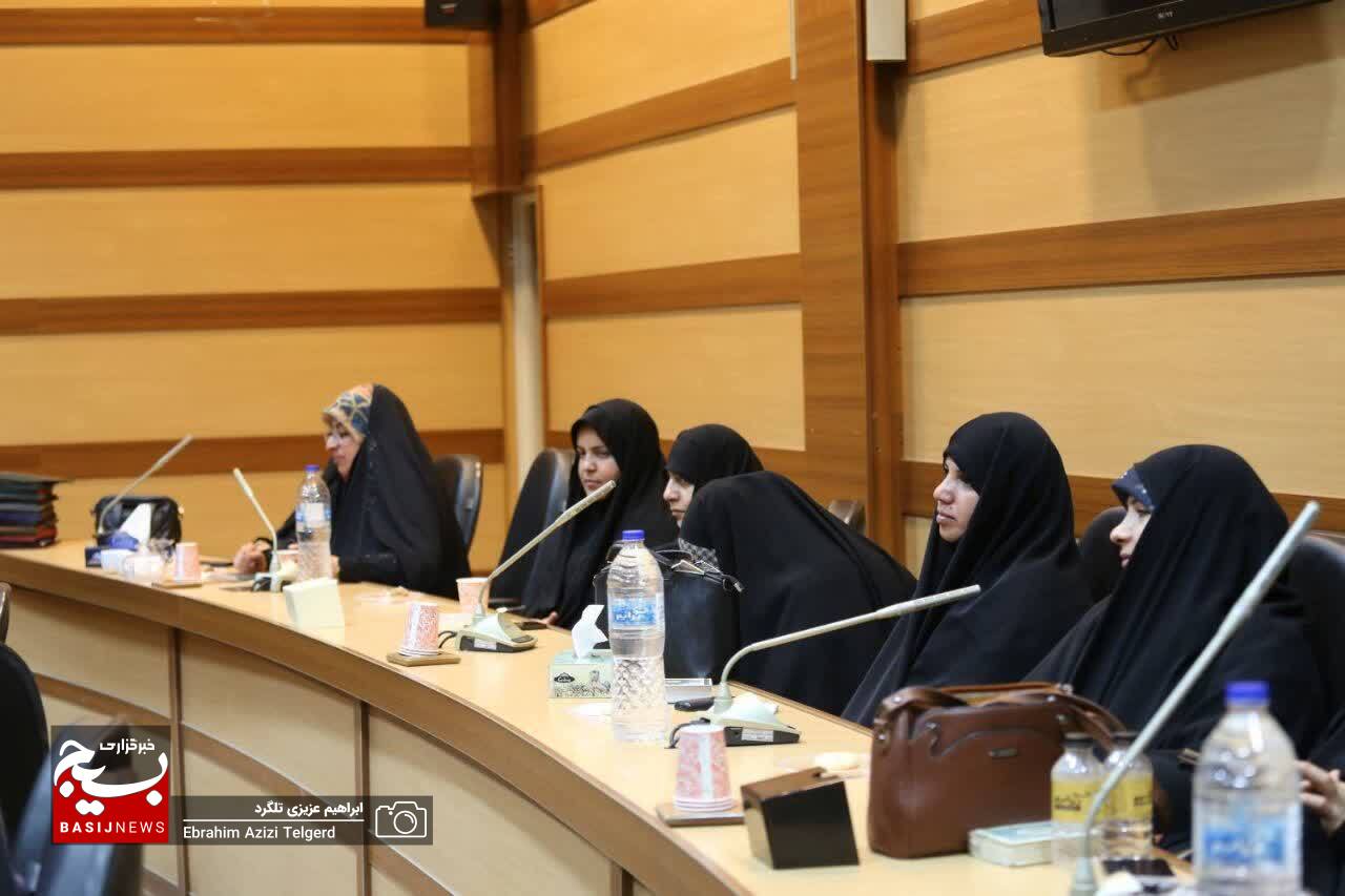 تجلیل از نفرات برتر حوزه فرهنگ و هنر در یاسوج