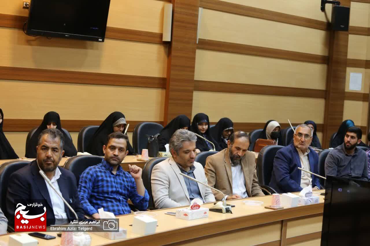 تجلیل از نفرات برتر حوزه فرهنگ و هنر در یاسوج