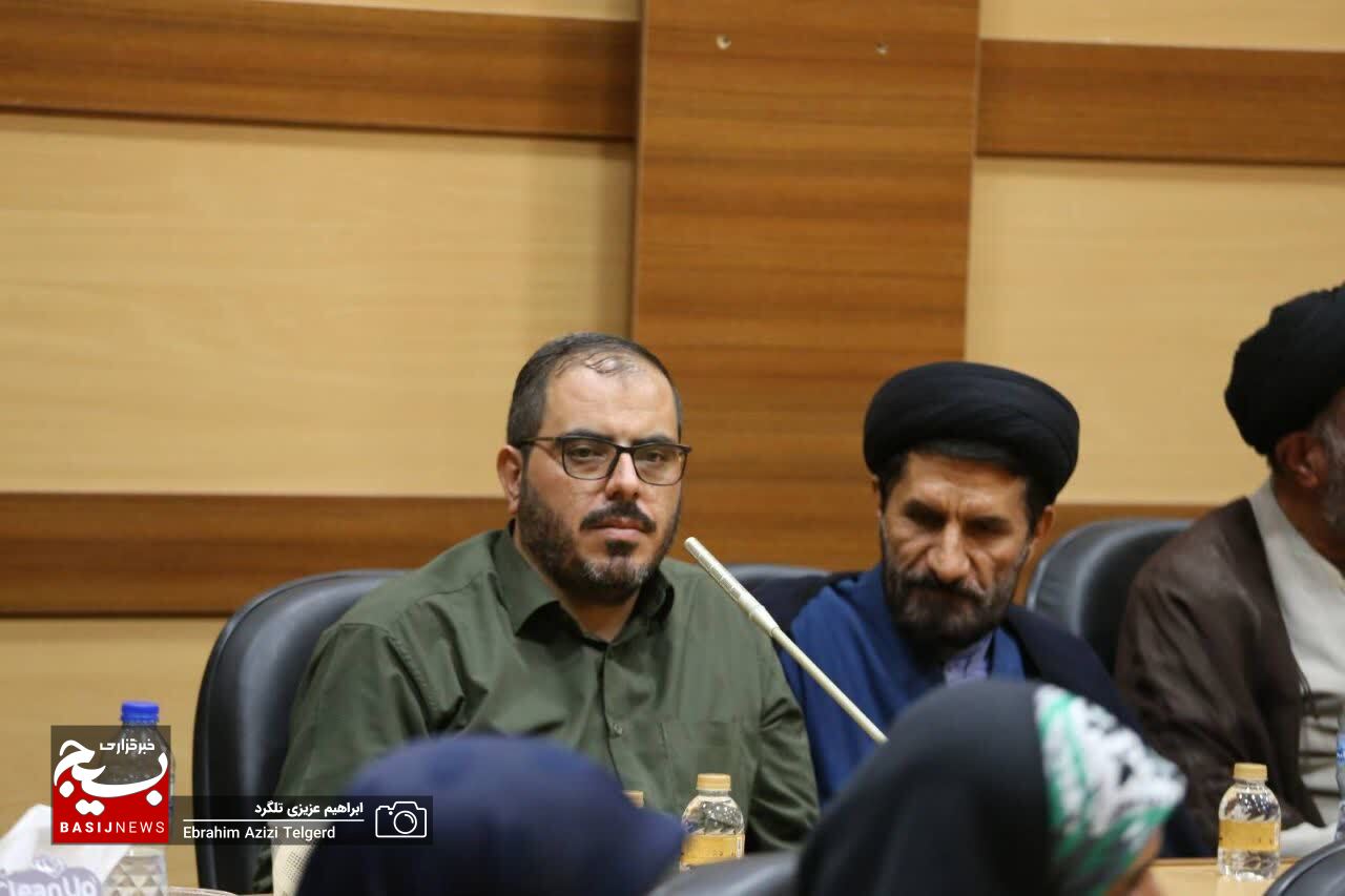 تجلیل از نفرات برتر حوزه فرهنگ و هنر در یاسوج