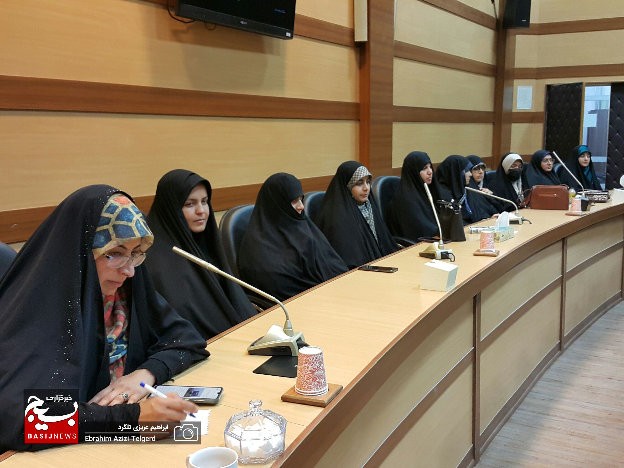 تجلیل از نفرات برتر حوزه فرهنگ و هنر در یاسوج