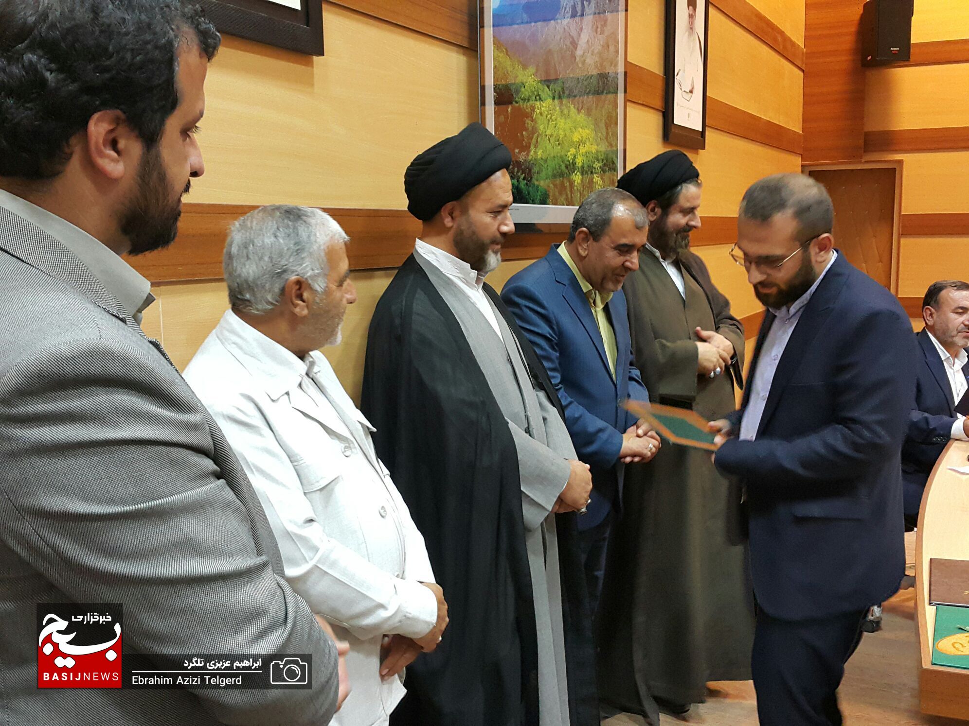 تجلیل از نفرات برتر حوزه فرهنگ و هنر در یاسوج