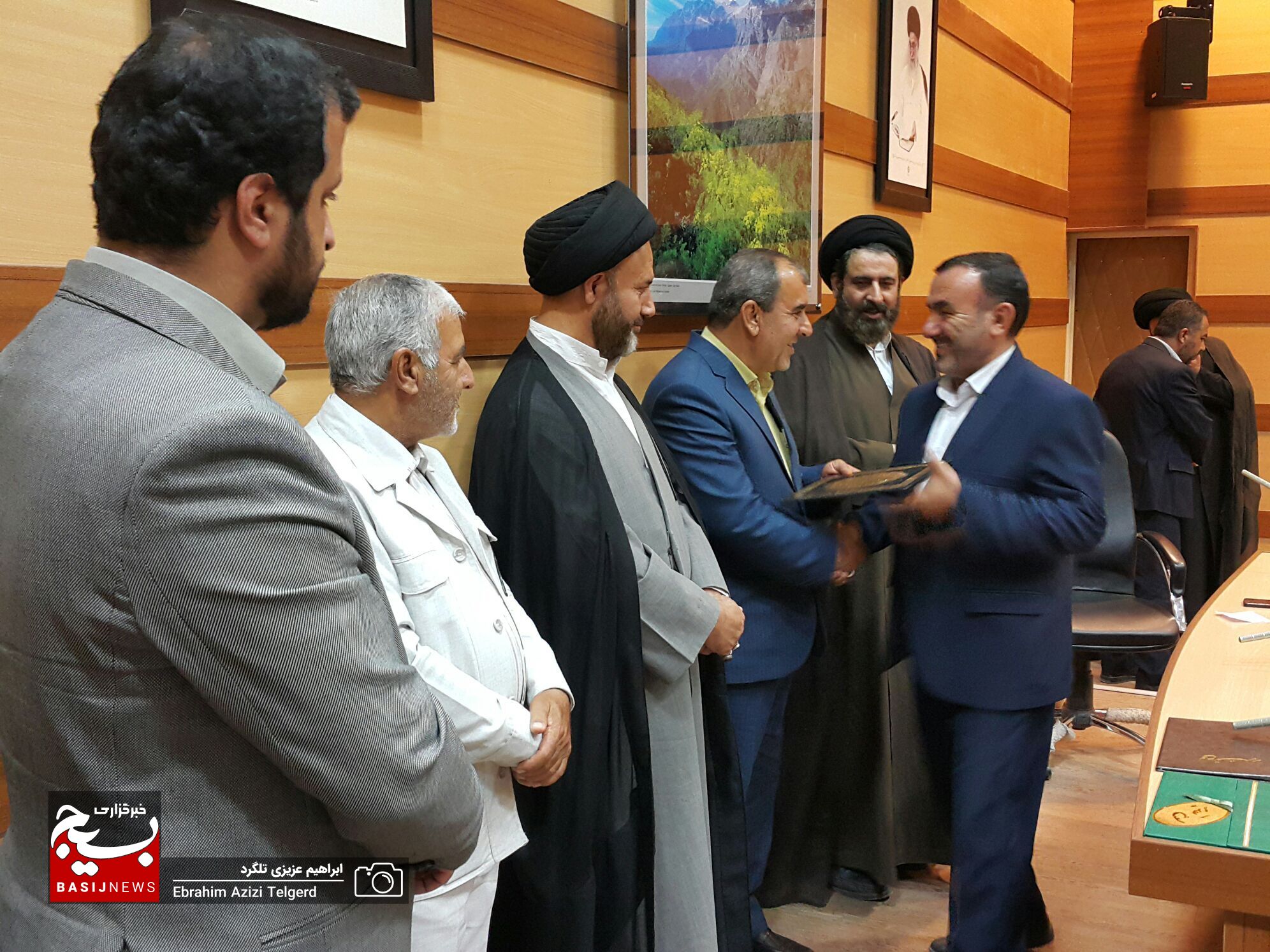 تجلیل از نفرات برتر حوزه فرهنگ و هنر در یاسوج