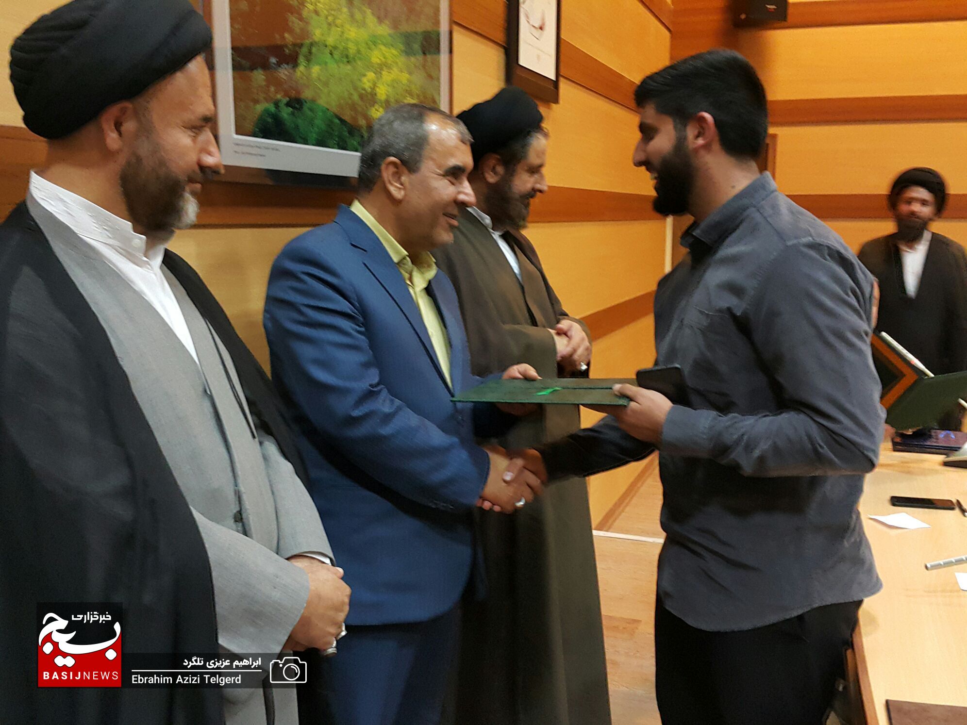تجلیل از نفرات برتر حوزه فرهنگ و هنر در یاسوج