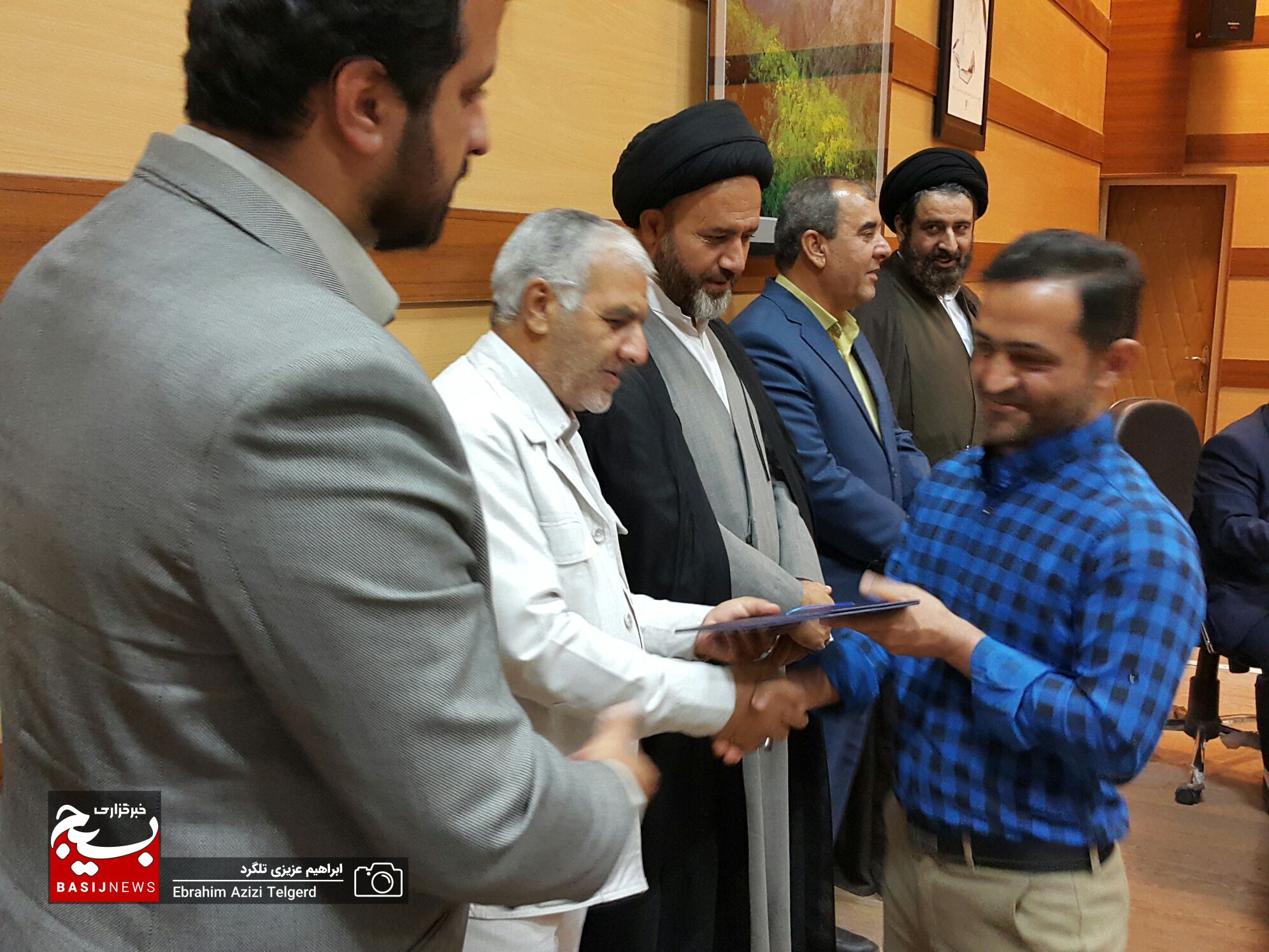 تجلیل از نفرات برتر حوزه فرهنگ و هنر در یاسوج