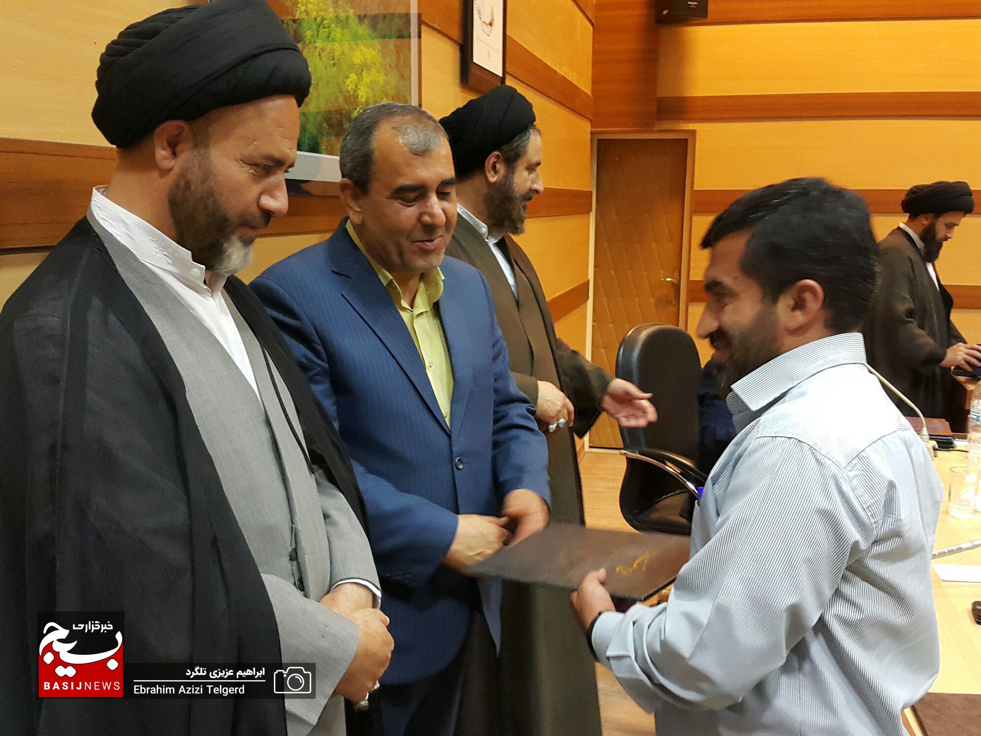 تجلیل از نفرات برتر حوزه فرهنگ و هنر در یاسوج