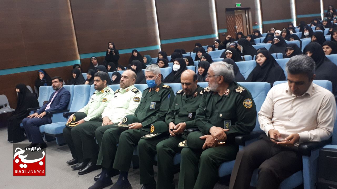 برگزاری همایش به مناسبت هفته ولایت در هیئت انصار و تجلیل از خانواده شهدا+تصاویر