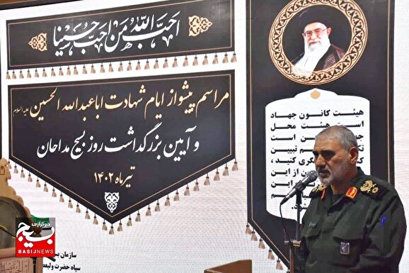 مداحان پیش قراول حرکت بزرگ فرهنگی عاشورایی در کشور هستند مداحان پیش قراول حرکت بزرگ فرهنگی عاشورایی در کشور هستند