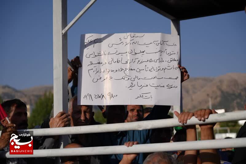 استقبال باشکوه یاسوجی ها از رئیس جمهور در ورزشگاه تختی