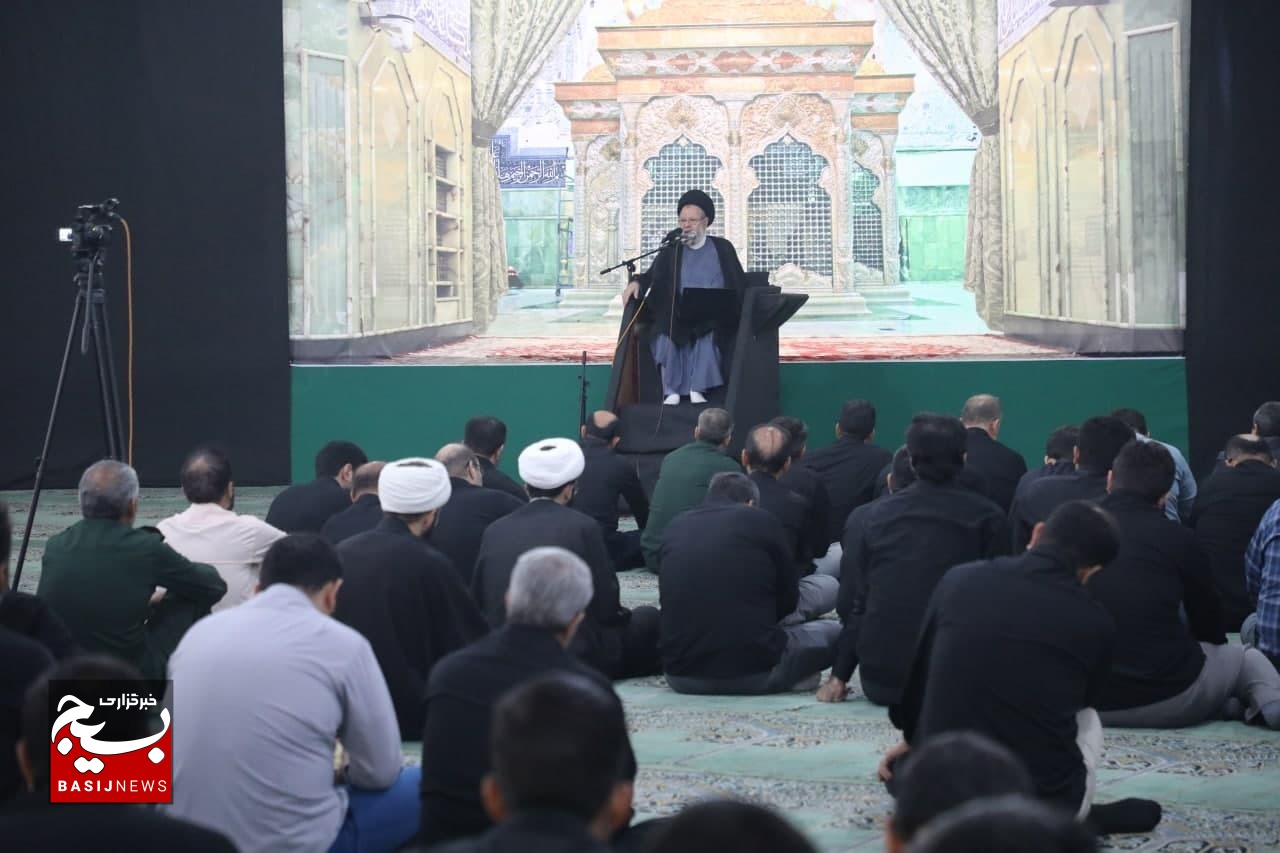 پیام امروز عاشورا مقابله با ستمگران جهان است