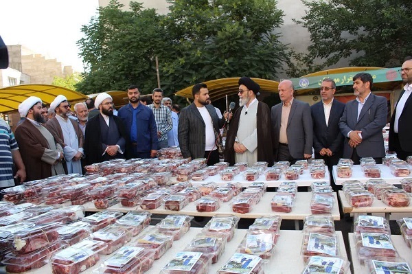 رزمایش توزیع ۲۰۰۰ بسته گوشت گرم در کنار ذبح قربانی رزمایش توزیع ۲۰۰۰ بسته گوشت گرم در کنار ذبح قربانی