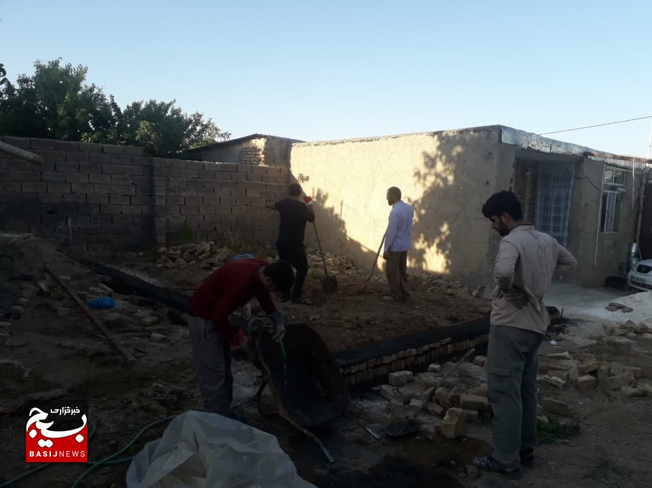 خدمت تعطیل نیست