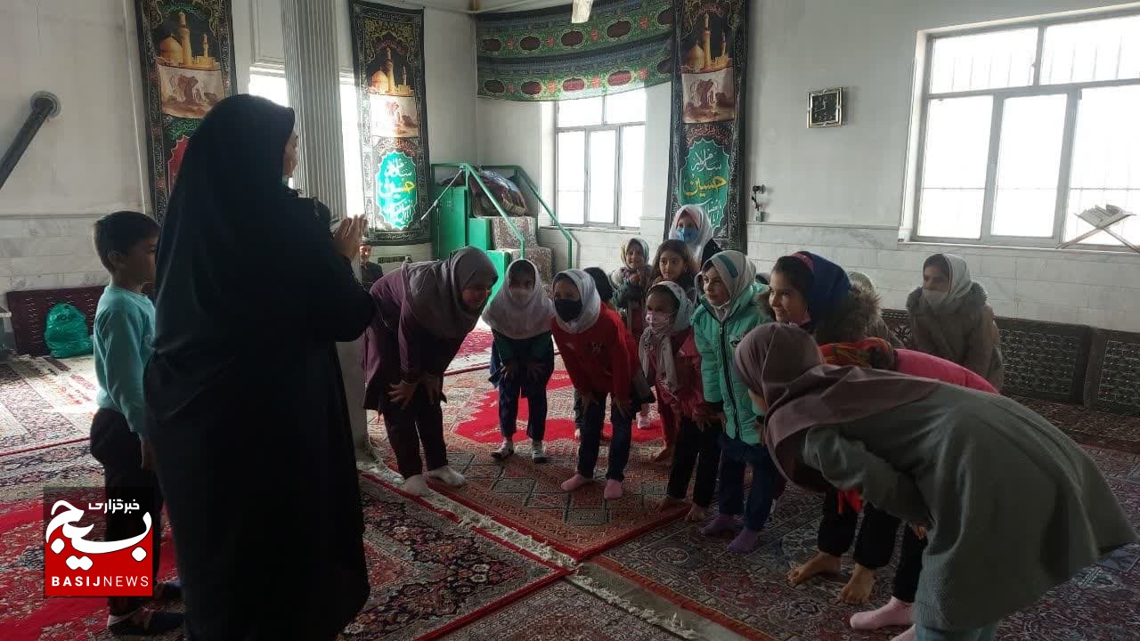 خدمت تعطیل نیست